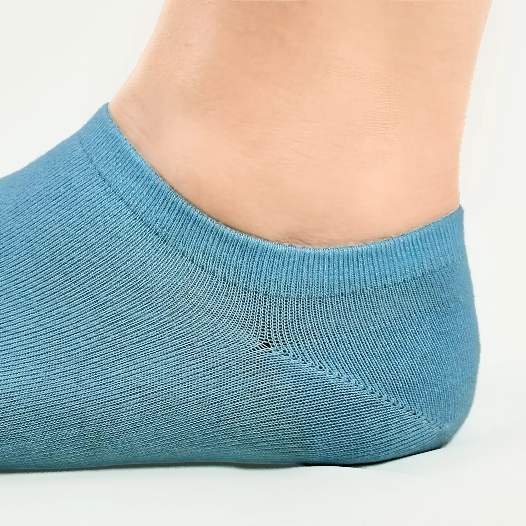 Aqua seamless sneaker socks