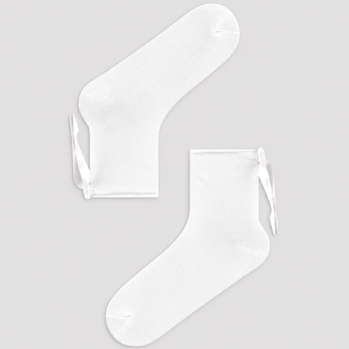 White quarter length socks with delicate bow accent