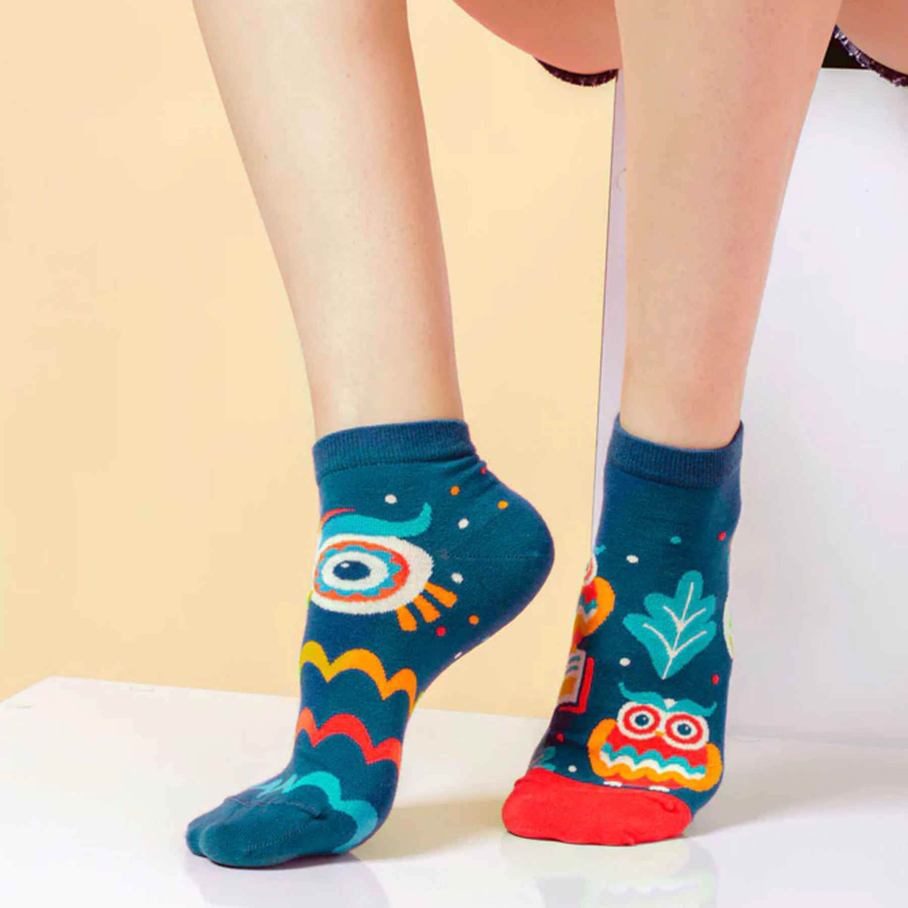 Multi coloured wise owl ankle socks